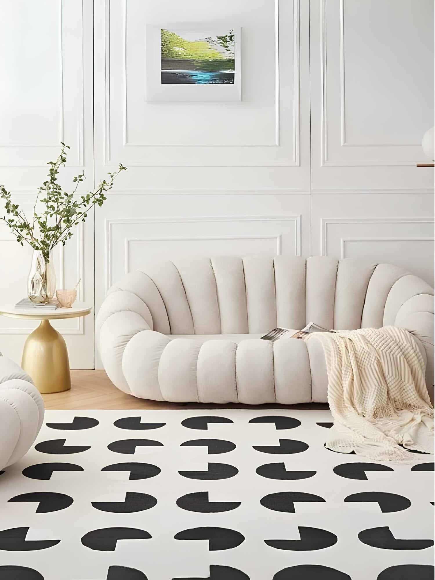 Tapis blanc avec motifs noirs